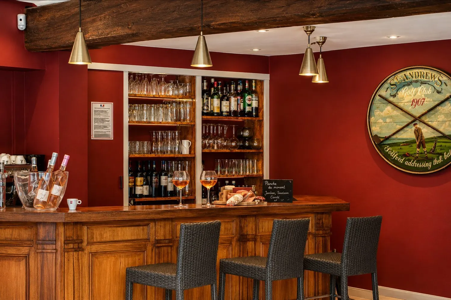 Le bar et sa cave