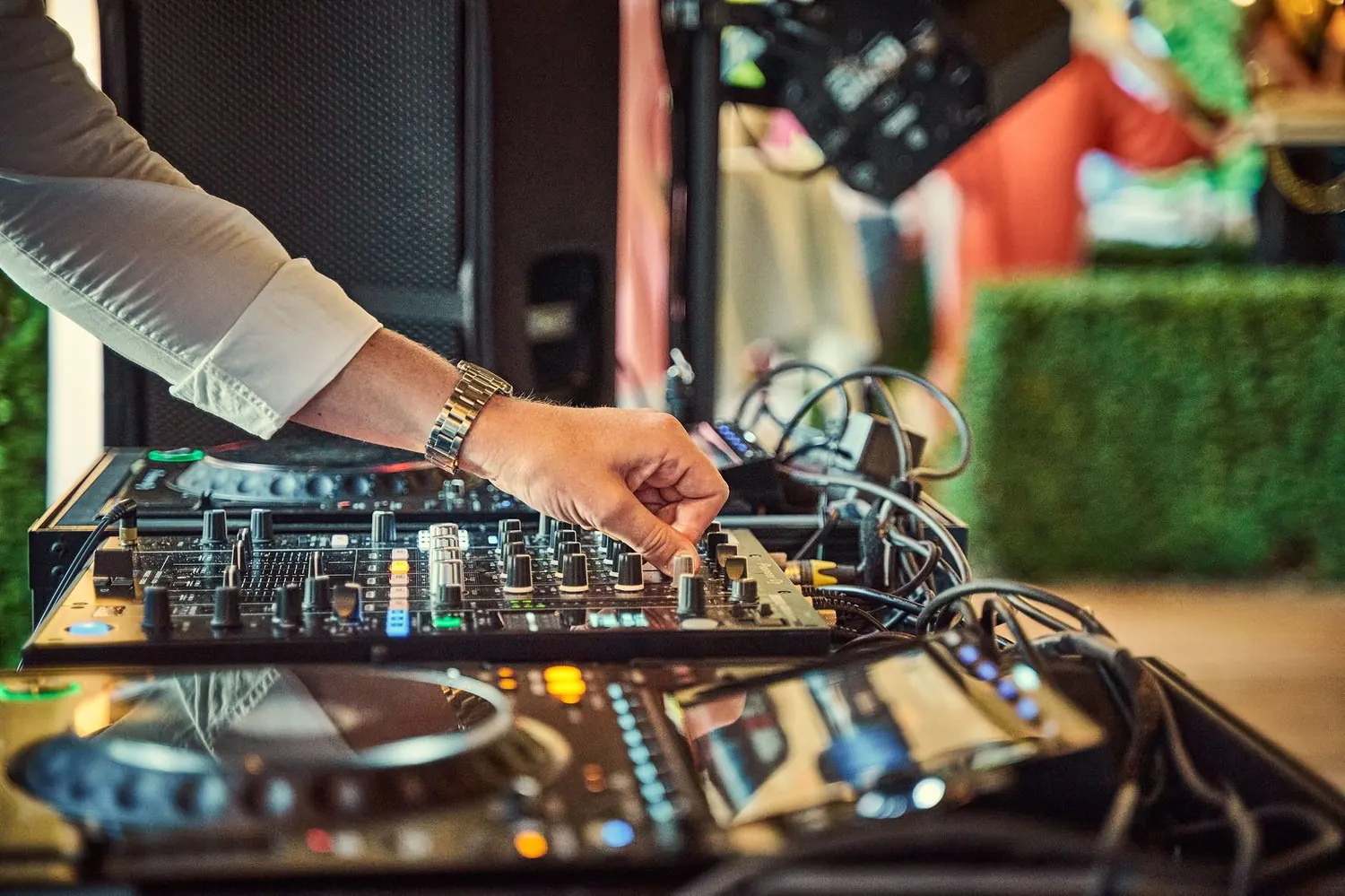 DJ aux platines pour une soirée privée