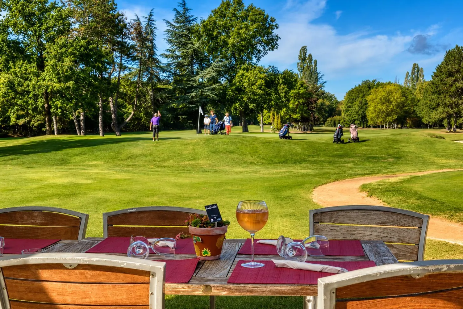 La terrasse face au green
